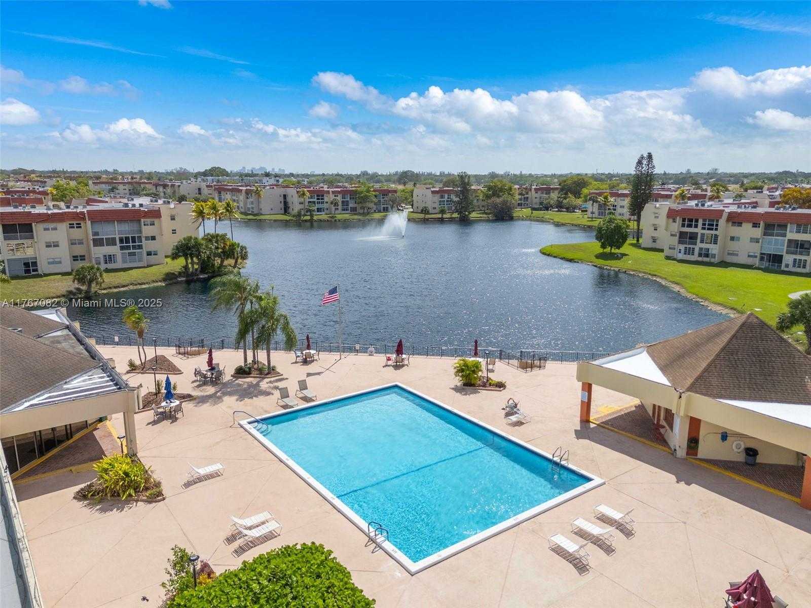 Small Image of 8040 NORTH SUNRISE LAKES DR #106, Sunrise Number 18