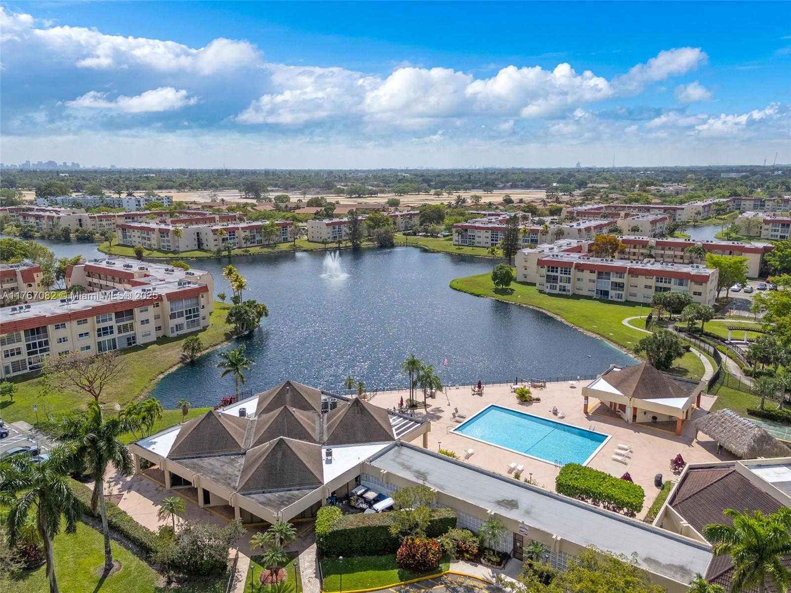 Small Image of 8040 NORTH SUNRISE LAKES DR #106, Sunrise Number 19