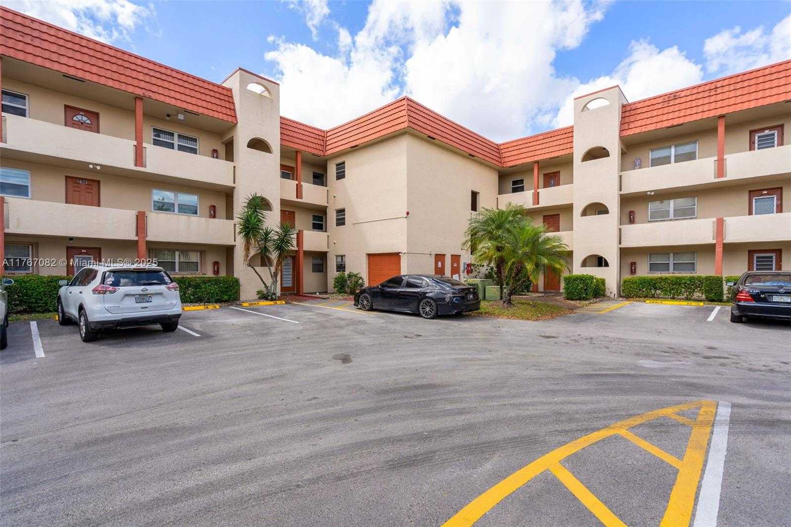Small Image of 8040 NORTH SUNRISE LAKES DR #106, Sunrise Number 2