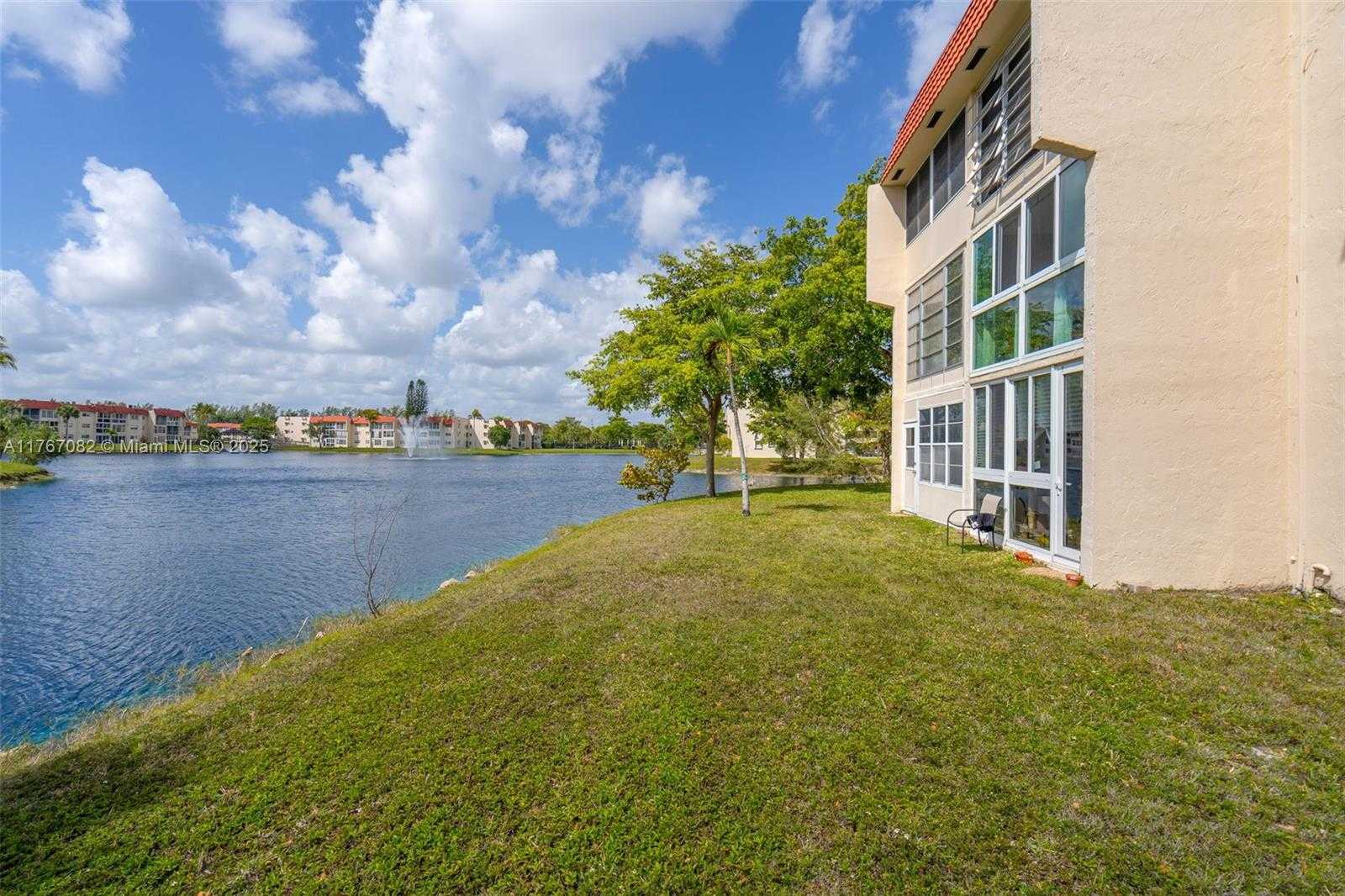 Small Image of 8040 NORTH SUNRISE LAKES DR #106, Sunrise Number 21