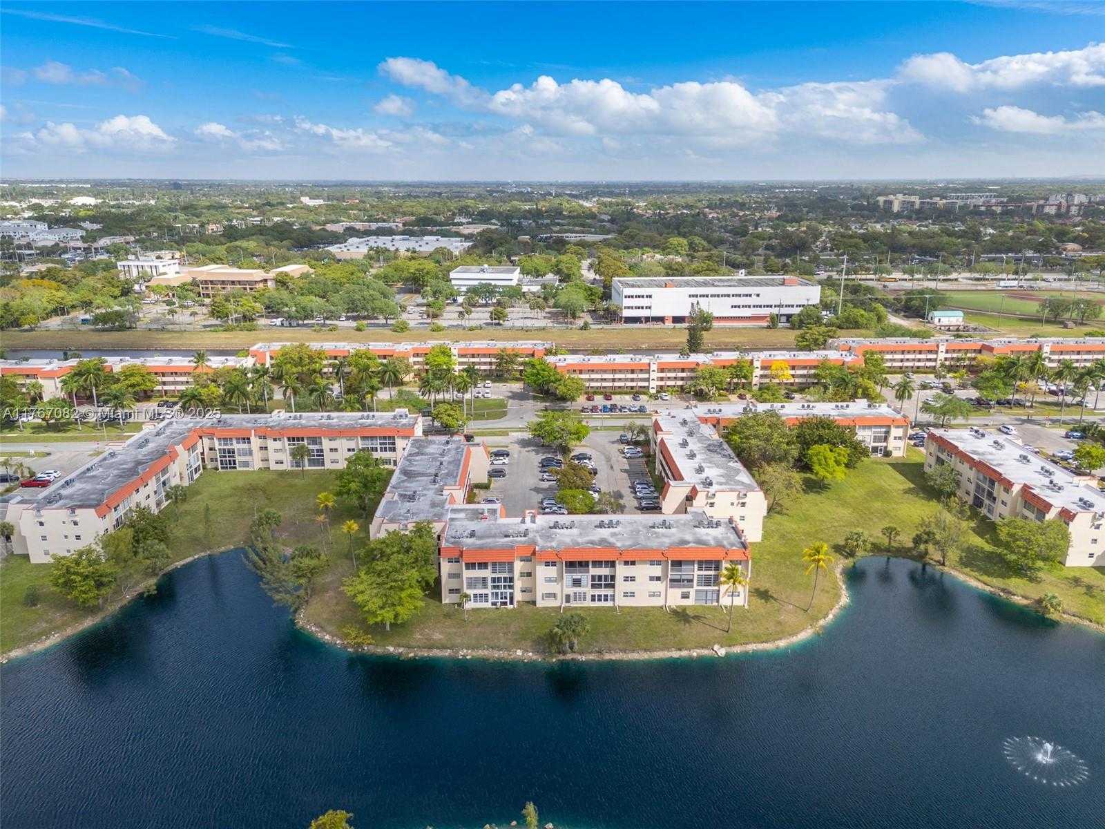 Small Image of 8040 NORTH SUNRISE LAKES DR #106, Sunrise Number 22