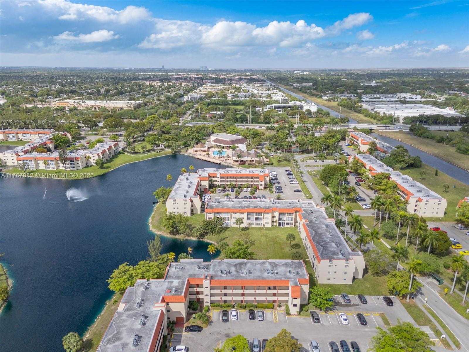 Small Image of 8040 NORTH SUNRISE LAKES DR #106, Sunrise Number 24