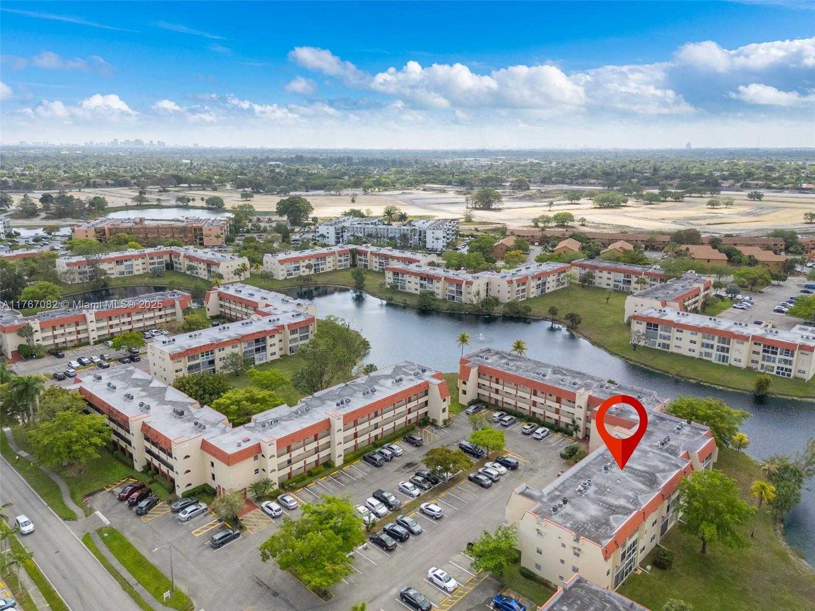 Small Image of 8040 NORTH SUNRISE LAKES DR #106, Sunrise Number 27