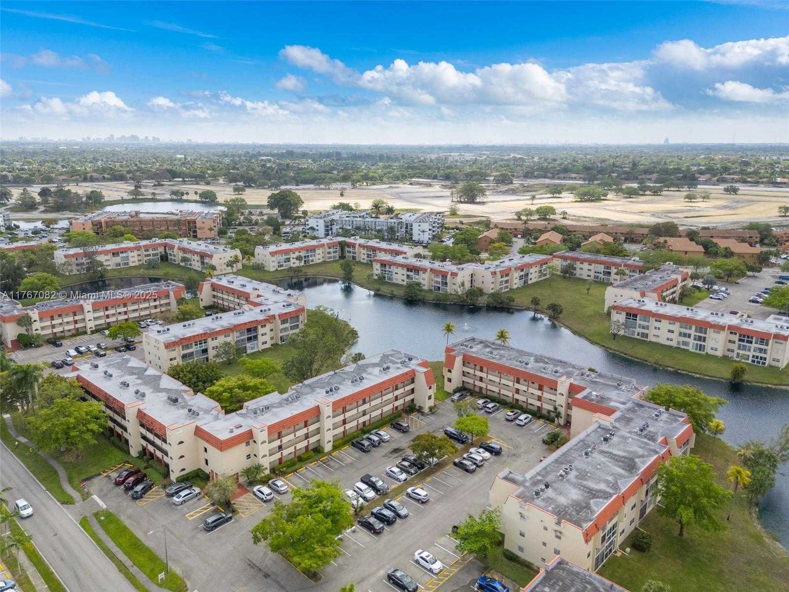 Small Image of 8040 NORTH SUNRISE LAKES DR #106, Sunrise Number 28