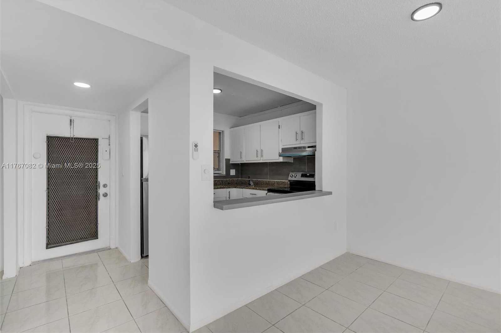 Small Image of 8040 NORTH SUNRISE LAKES DR #106, Sunrise Number 3