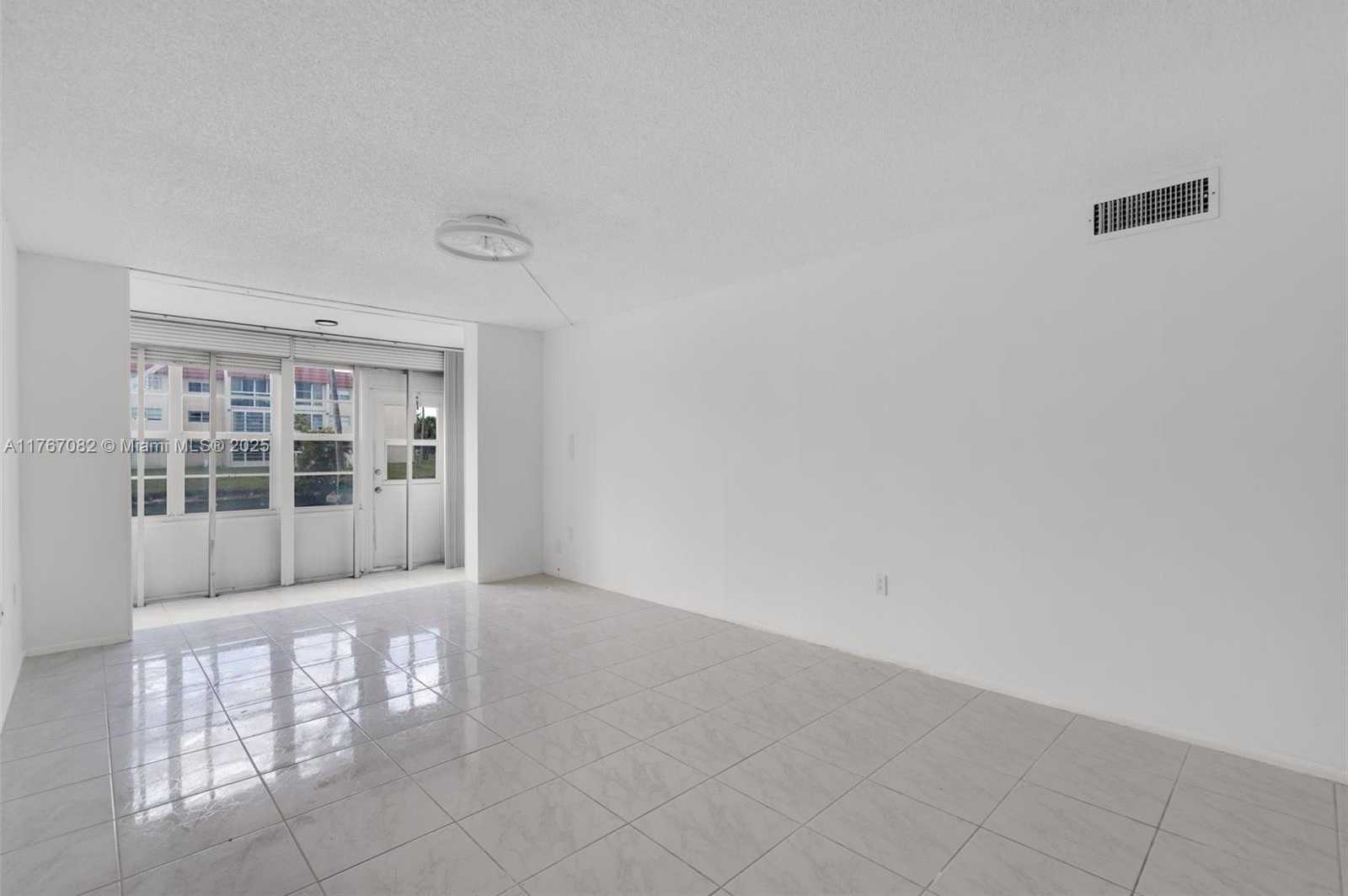 Small Image of 8040 NORTH SUNRISE LAKES DR #106, Sunrise Number 5