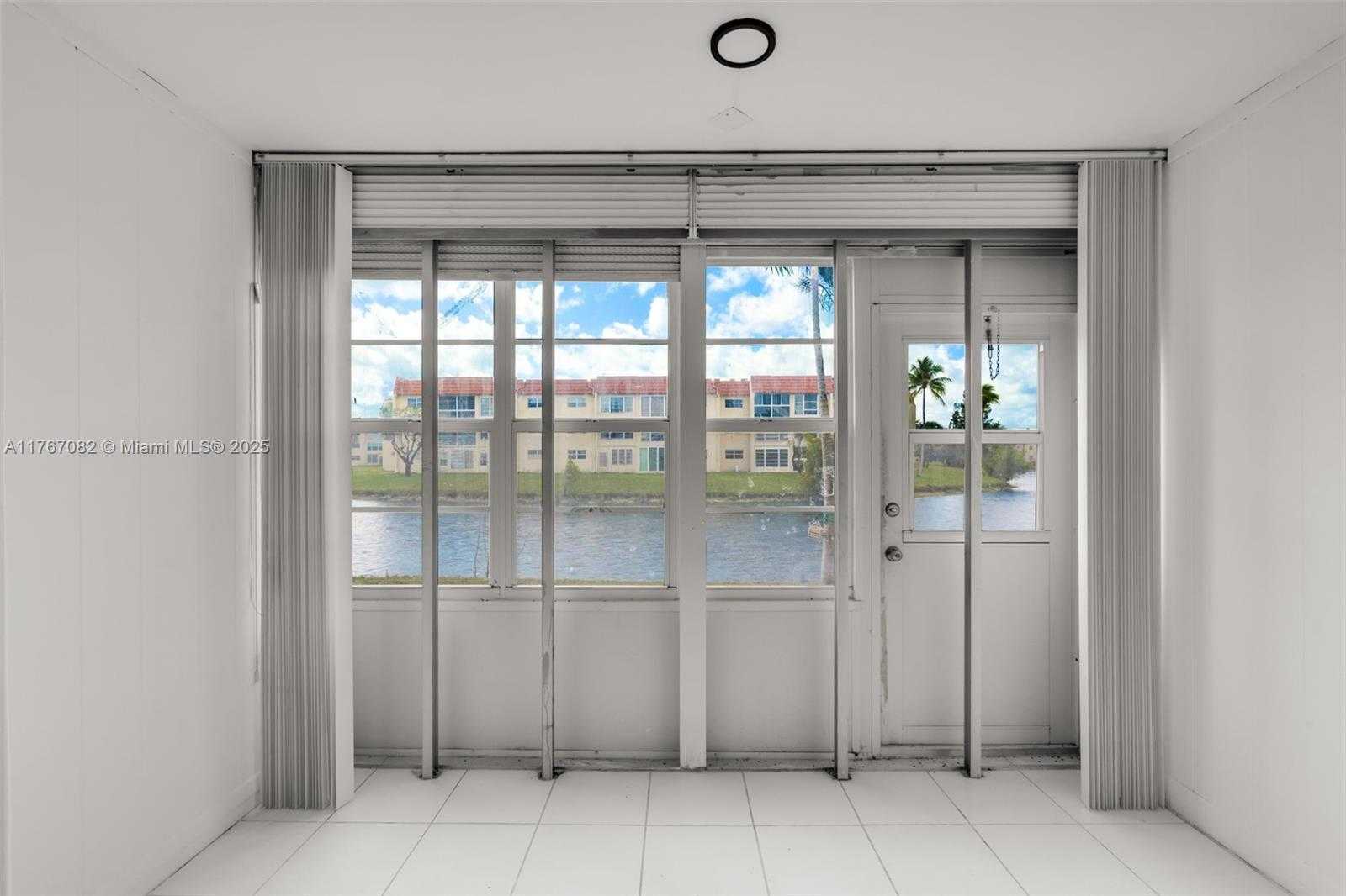 Small Image of 8040 NORTH SUNRISE LAKES DR #106, Sunrise Number 7