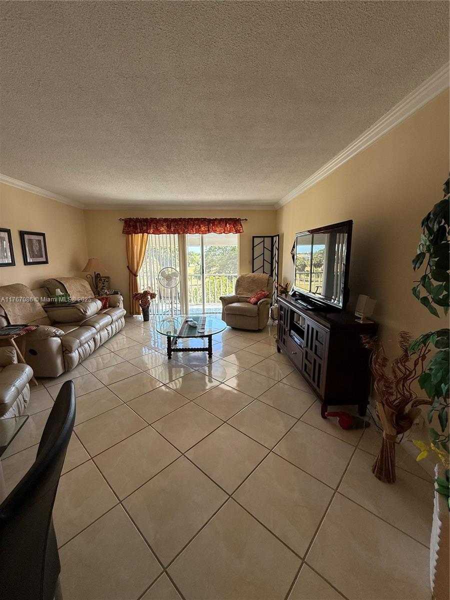 Small Image of 4800 HILLCREST LN #511, Hollywood Number 11