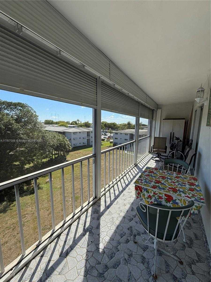 Small Image of 4800 HILLCREST LN #511, Hollywood Number 14