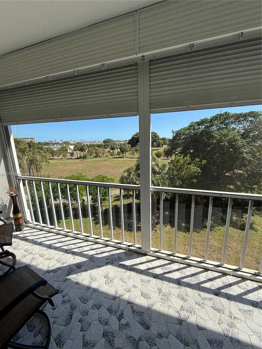 Small Image of 4800 HILLCREST LN #511, Hollywood Number 15