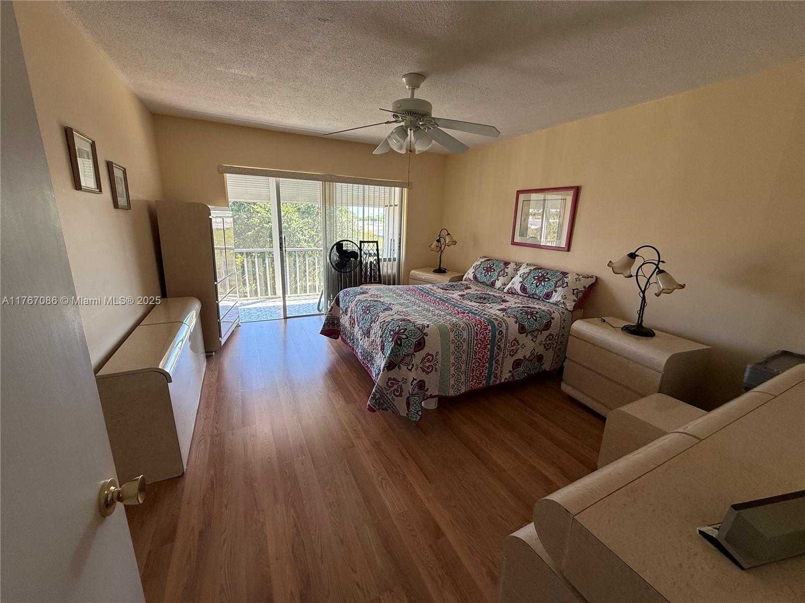 Small Image of 4800 HILLCREST LN #511, Hollywood Number 19