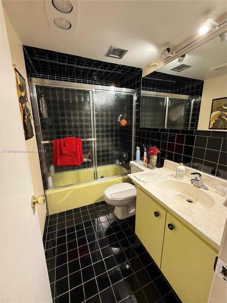 Small Image of 4800 HILLCREST LN #511, Hollywood Number 20