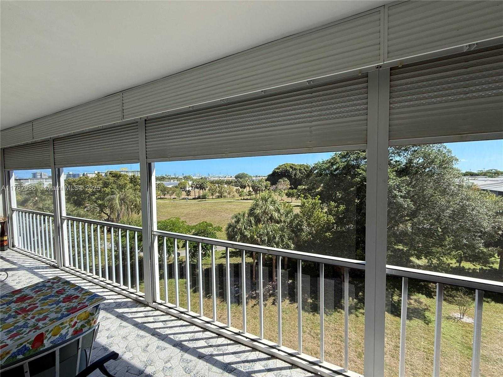 Small Image of 4800 HILLCREST LN #511, Hollywood Number 22