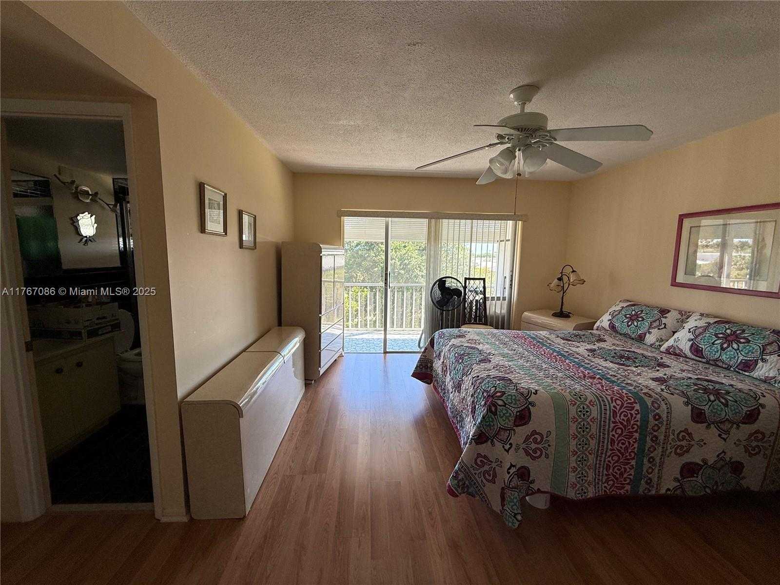 Small Image of 4800 HILLCREST LN #511, Hollywood Number 23