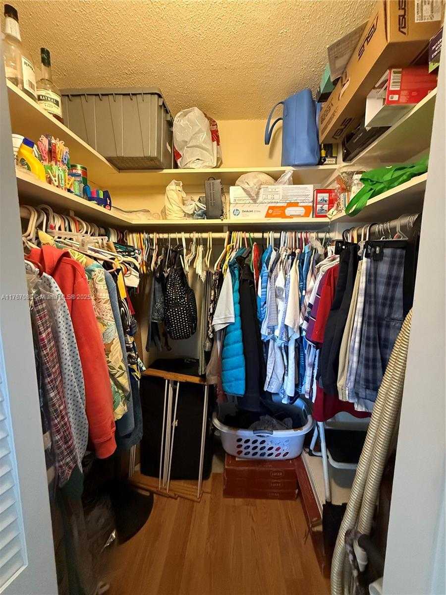 Small Image of 4800 HILLCREST LN #511, Hollywood Number 26