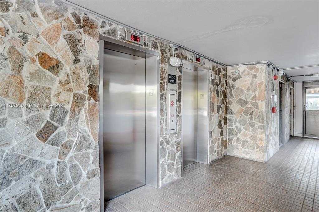 Small Image of 4800 HILLCREST LN #511, Hollywood Number 29