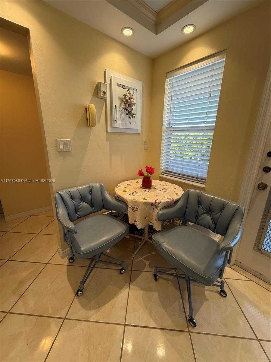 Small Image of 4800 HILLCREST LN #511, Hollywood Number 6