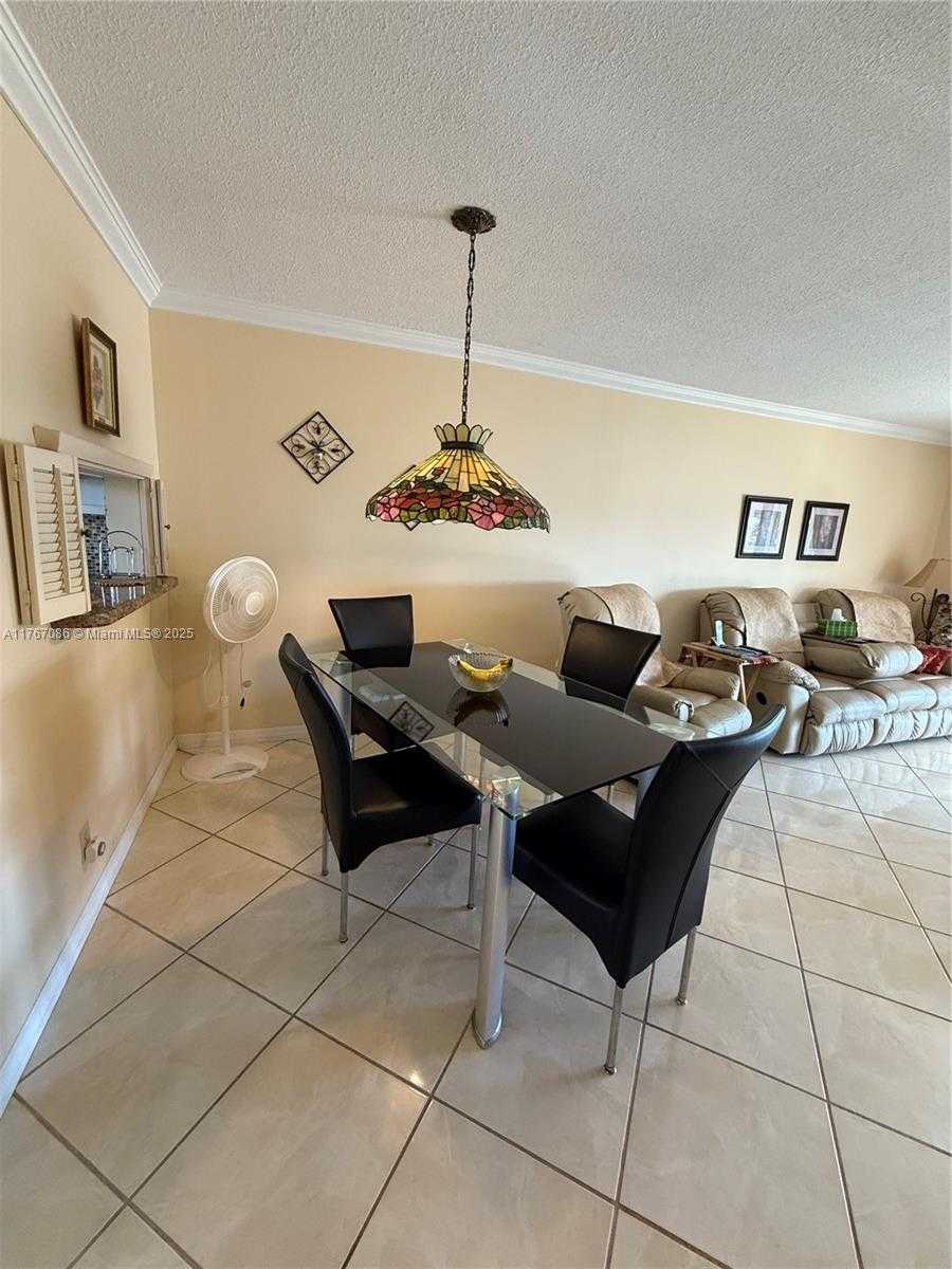 Small Image of 4800 HILLCREST LN #511, Hollywood Number 7