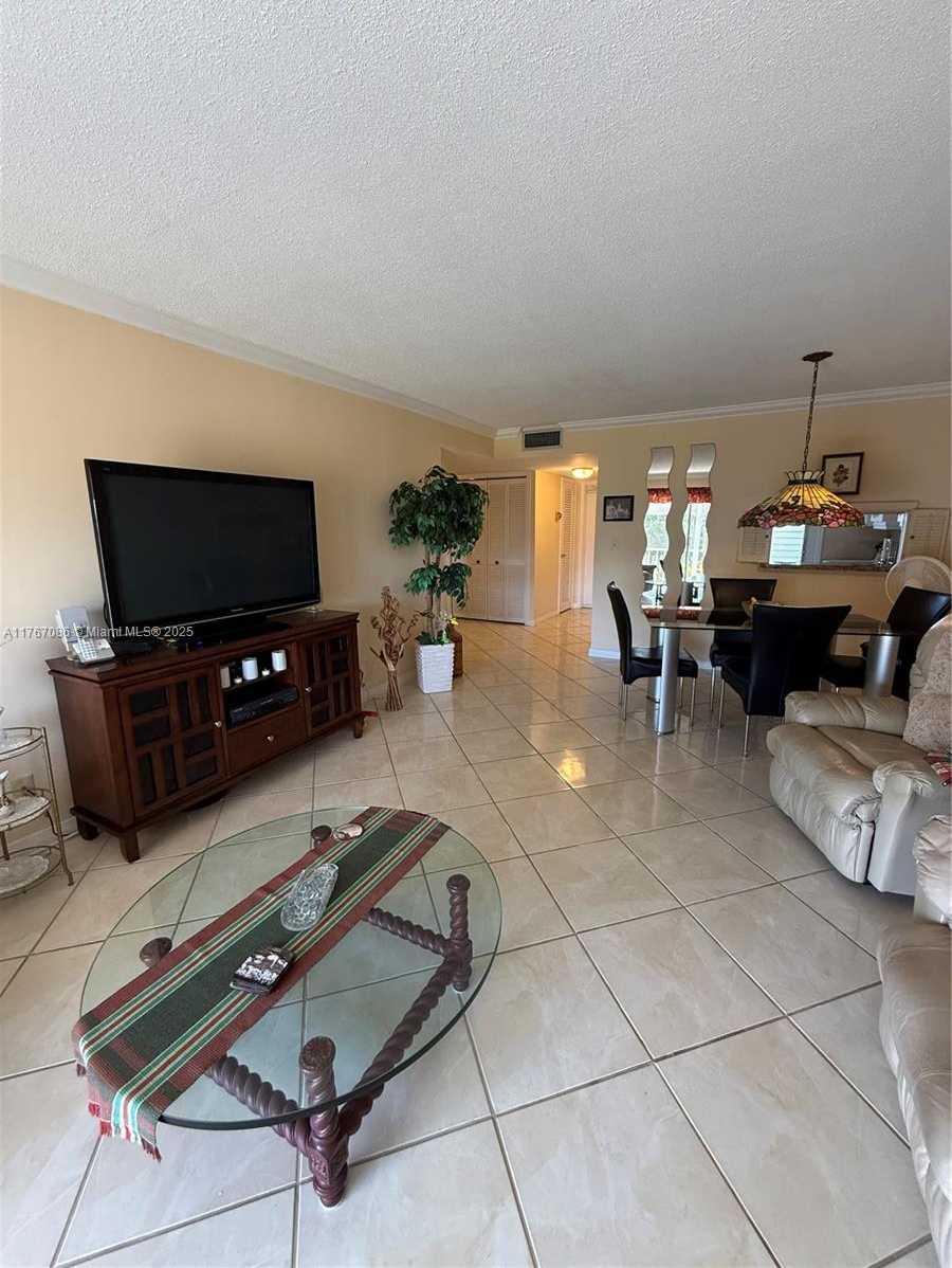 Small Image of 4800 HILLCREST LN #511, Hollywood Number 8