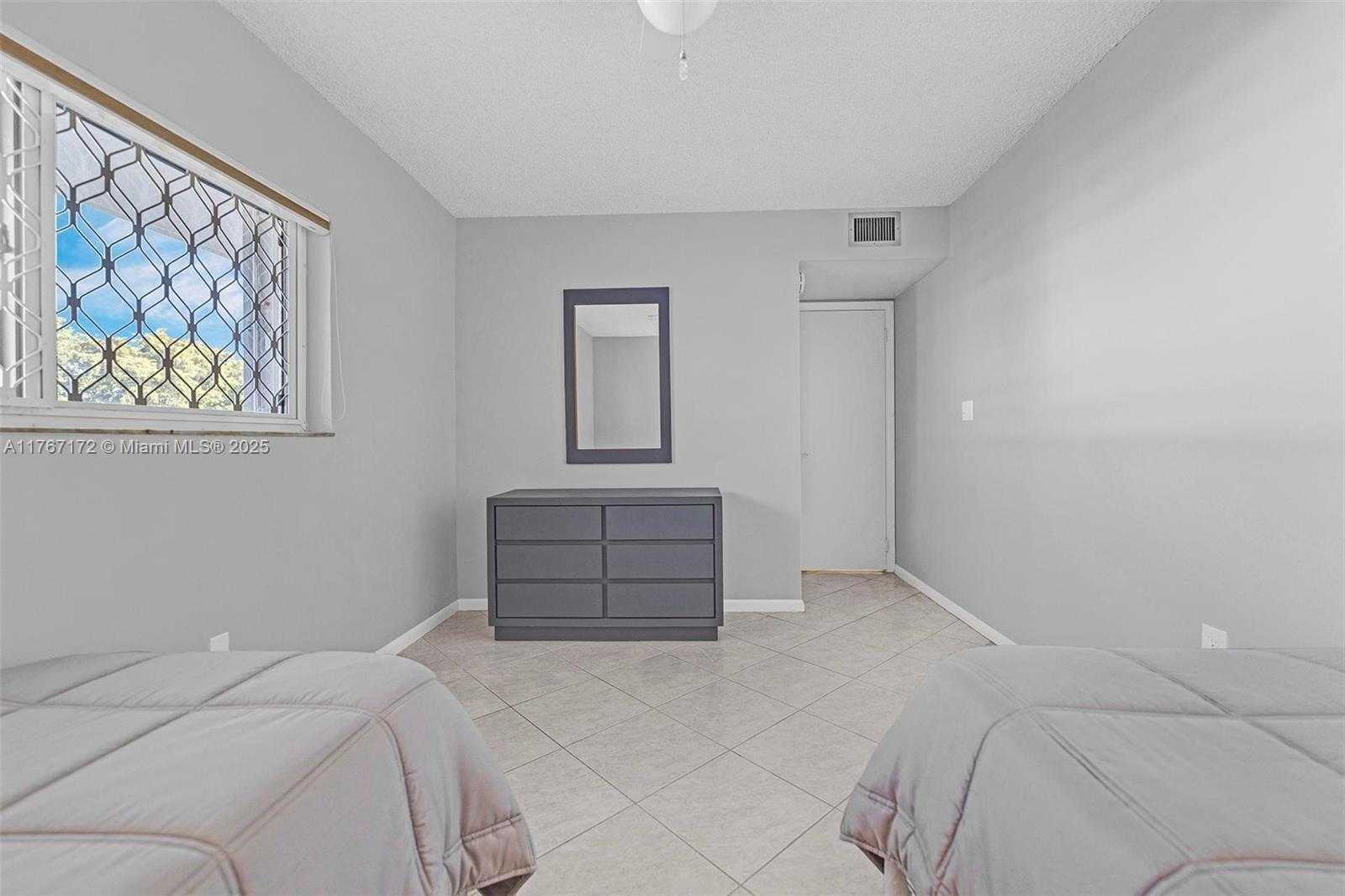 Small Image of 1470 SHERIDAN ST #22C, Hollywood Number 13
