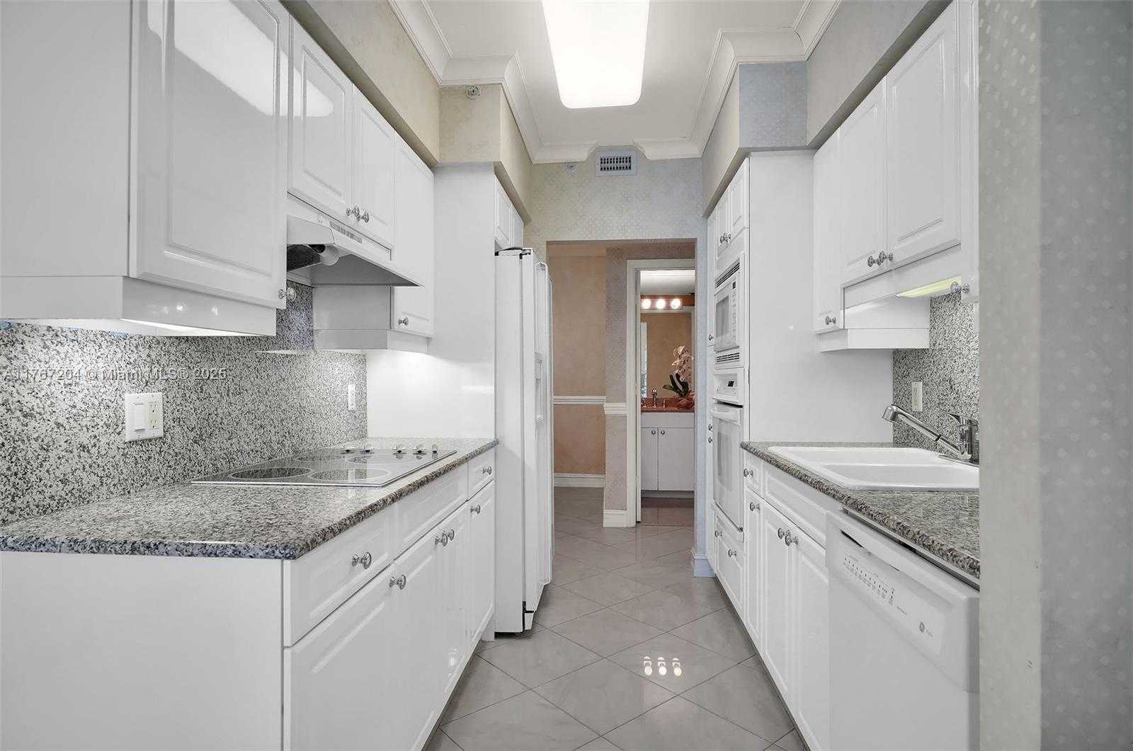 Small Image of 4779 COLLINS AVE #804, Miami Beach Number 15