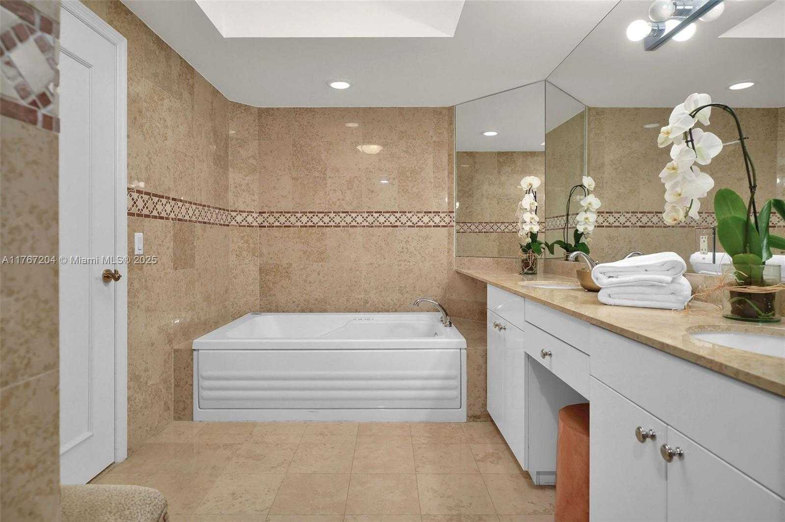 Small Image of 4779 COLLINS AVE #804, Miami Beach Number 25