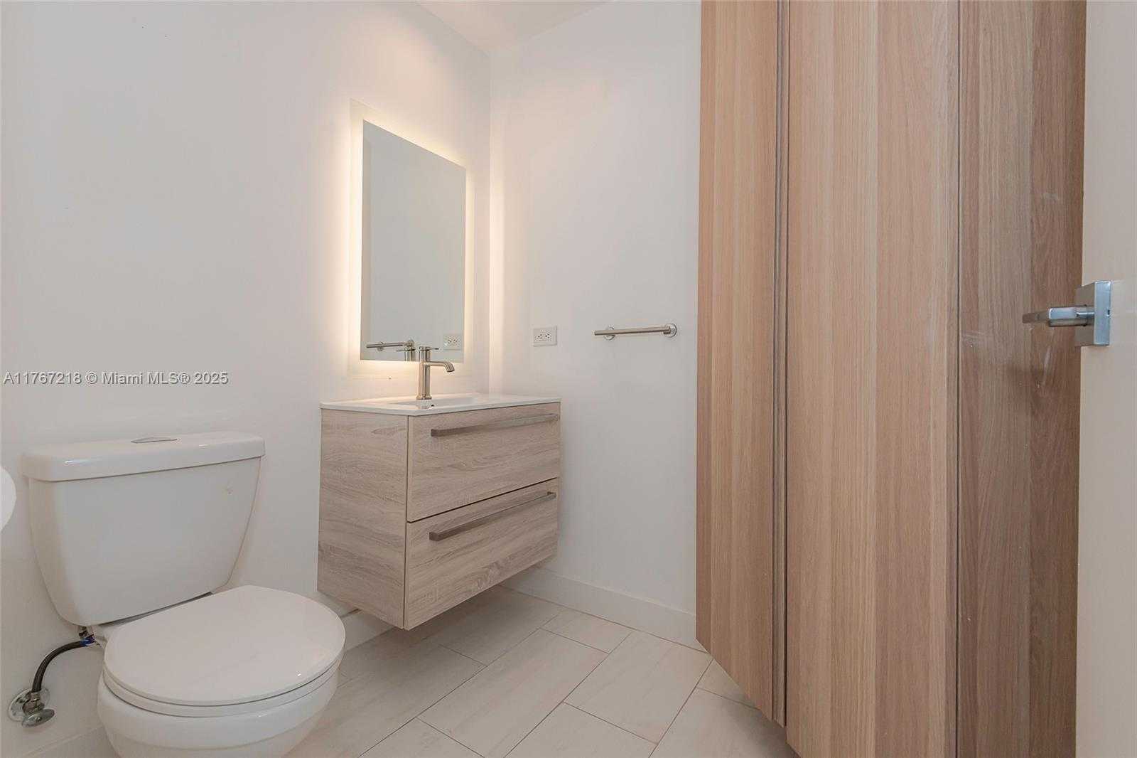Small Image of 801 BRICKELL KEY BLVD #908, Miami Number 4