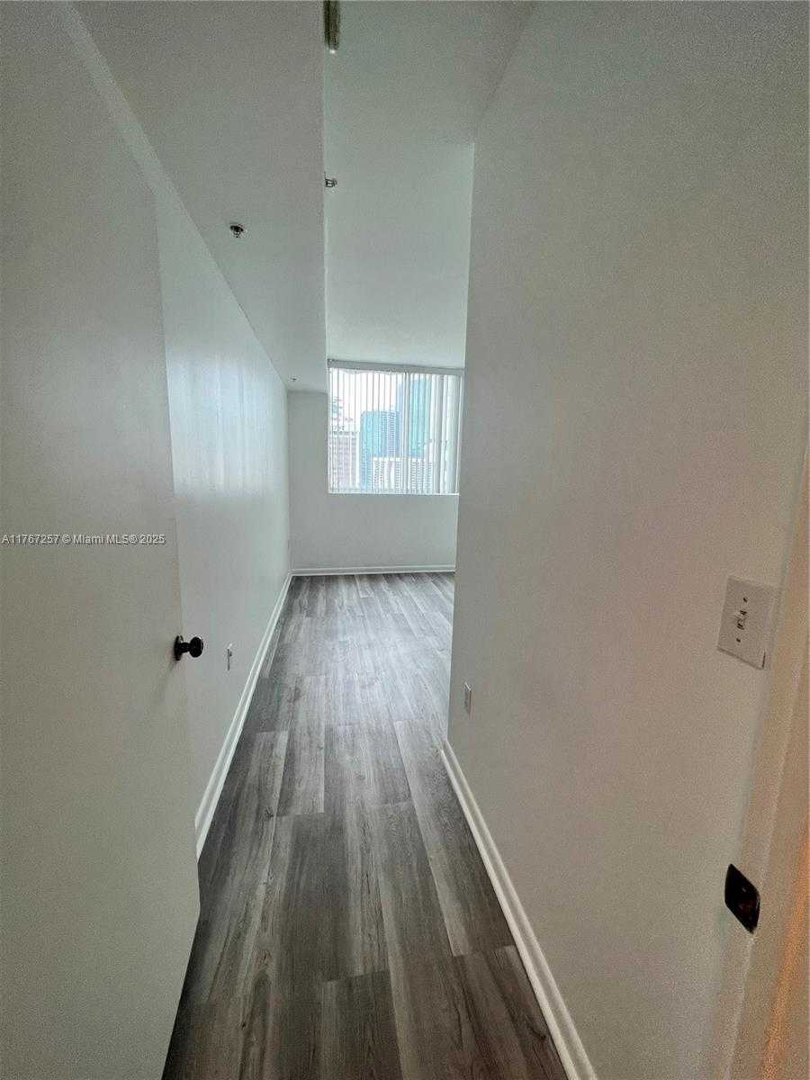 Small Image of 244 BISCAYNE BLVD #2609, Miami Number 10