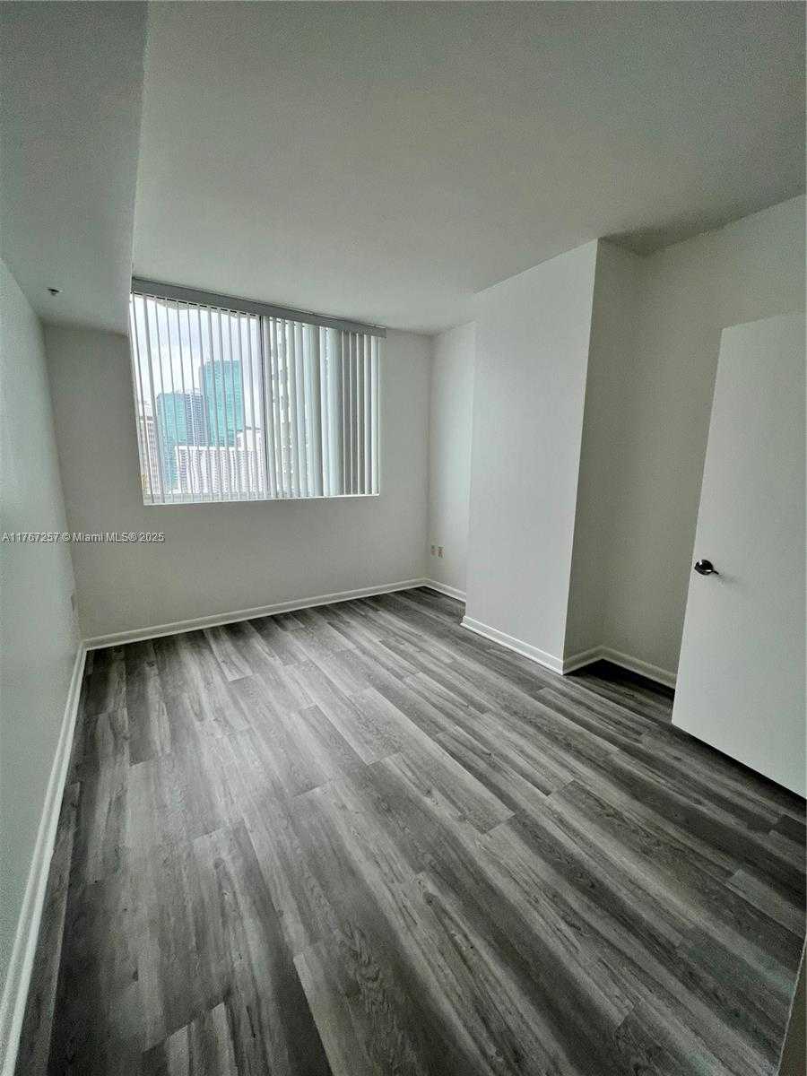 Small Image of 244 BISCAYNE BLVD #2609, Miami Number 11