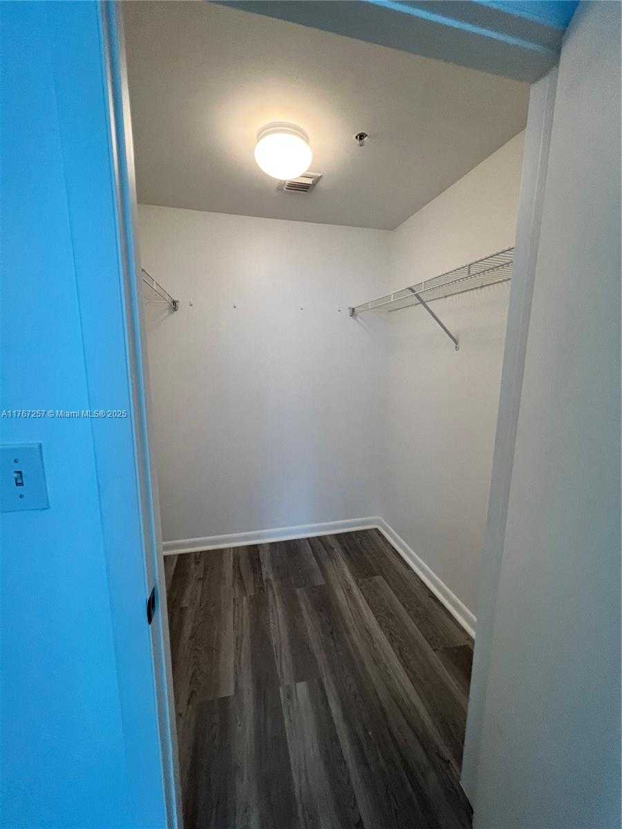 Small Image of 244 BISCAYNE BLVD #2609, Miami Number 17