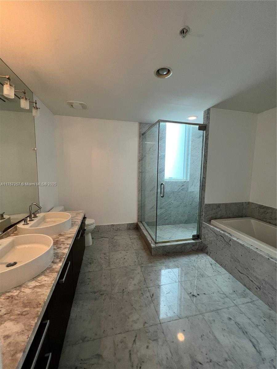 Small Image of 244 BISCAYNE BLVD #2609, Miami Number 18
