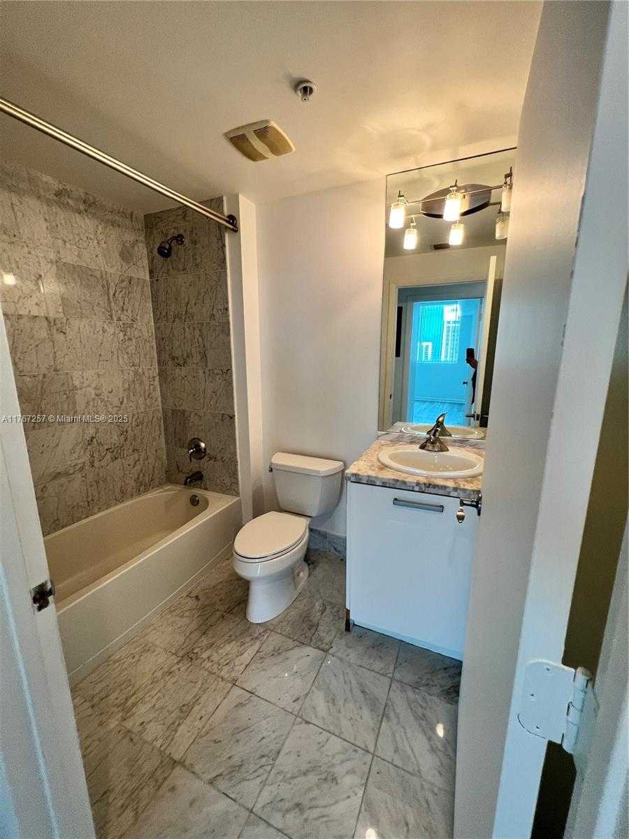 Small Image of 244 BISCAYNE BLVD #2609, Miami Number 6