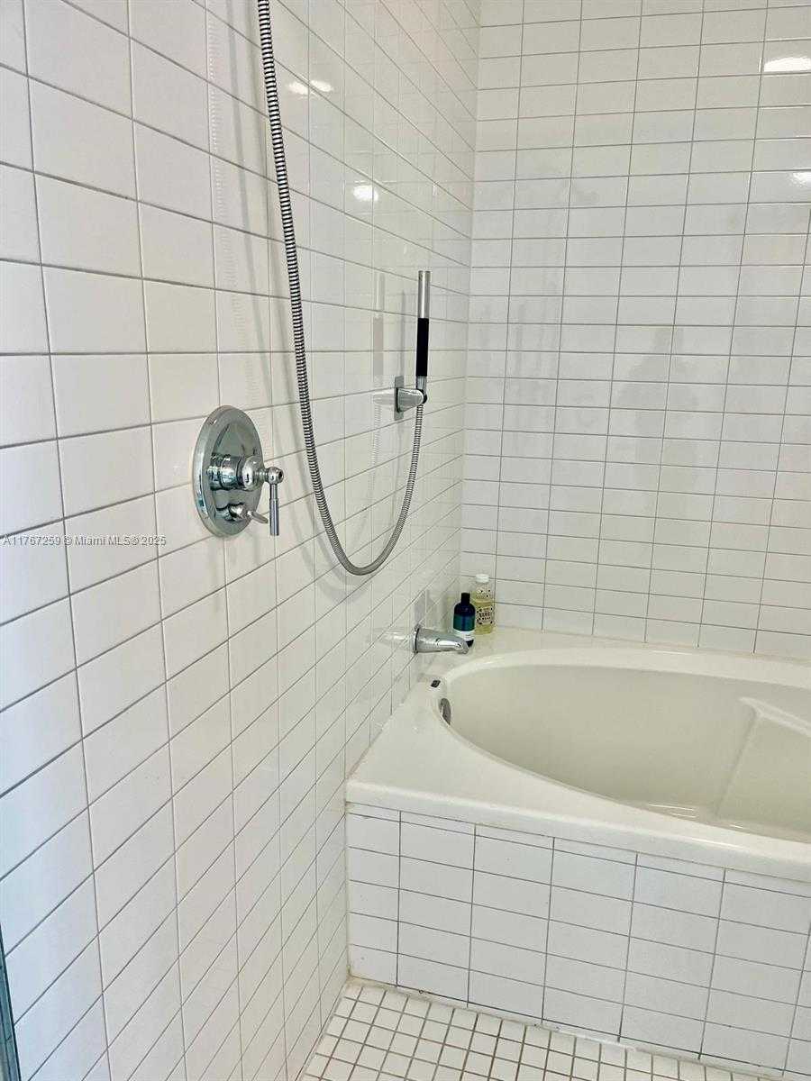 Small Image of 888 BISCAYNE BLVD #4306, Miami Number 35