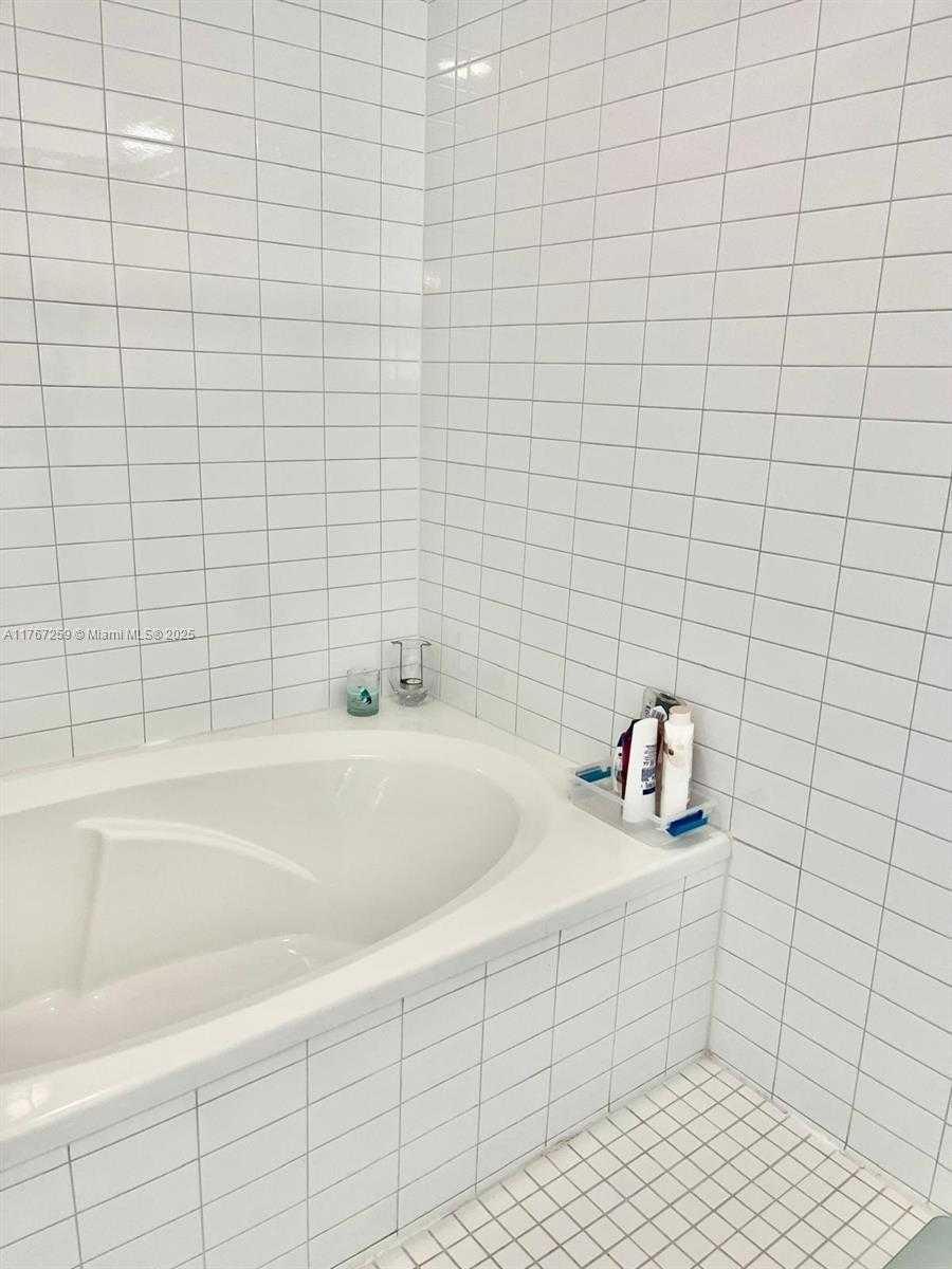 Small Image of 888 BISCAYNE BLVD #4306, Miami Number 36