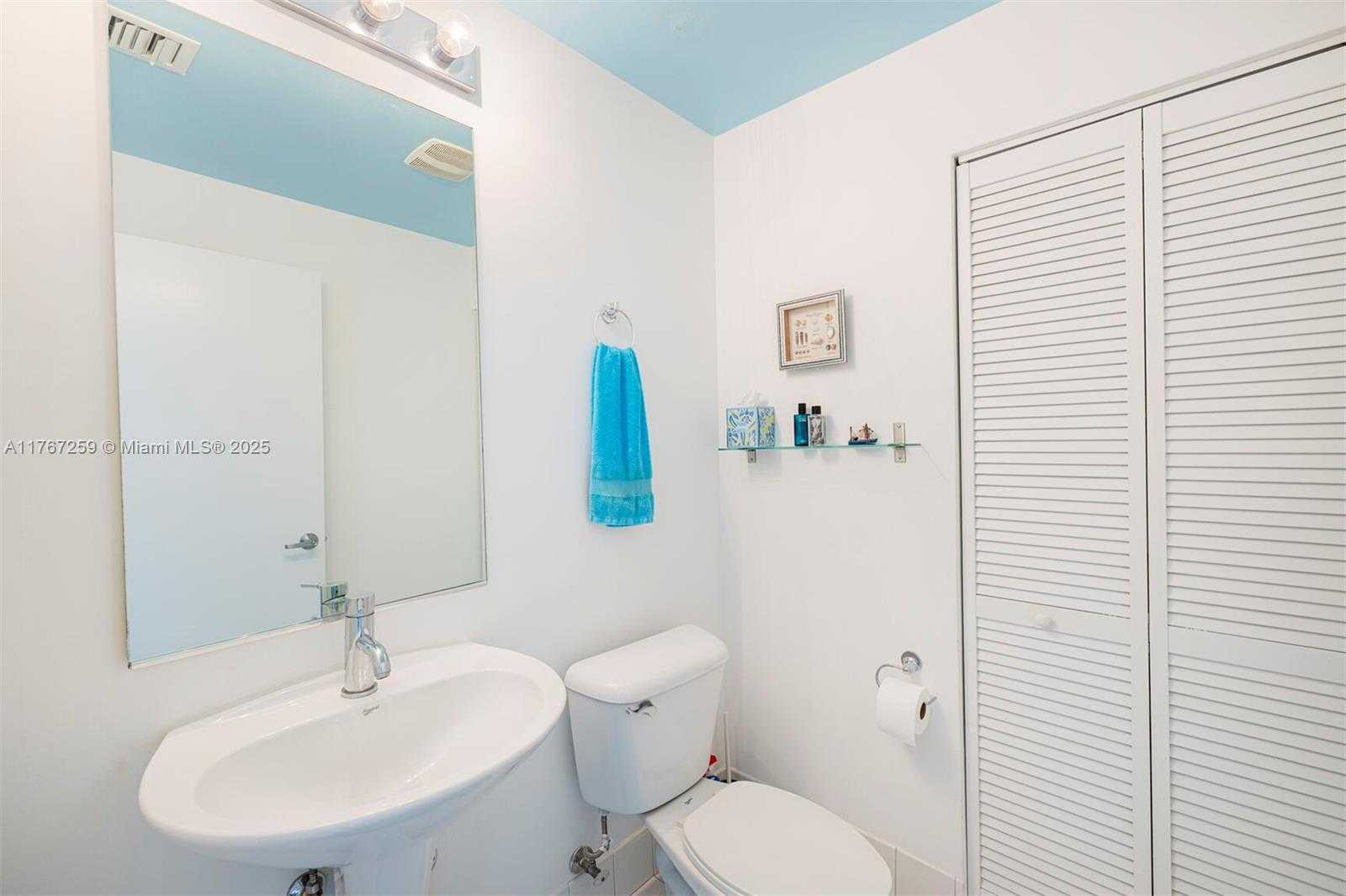 Small Image of 888 BISCAYNE BLVD #4306, Miami Number 42