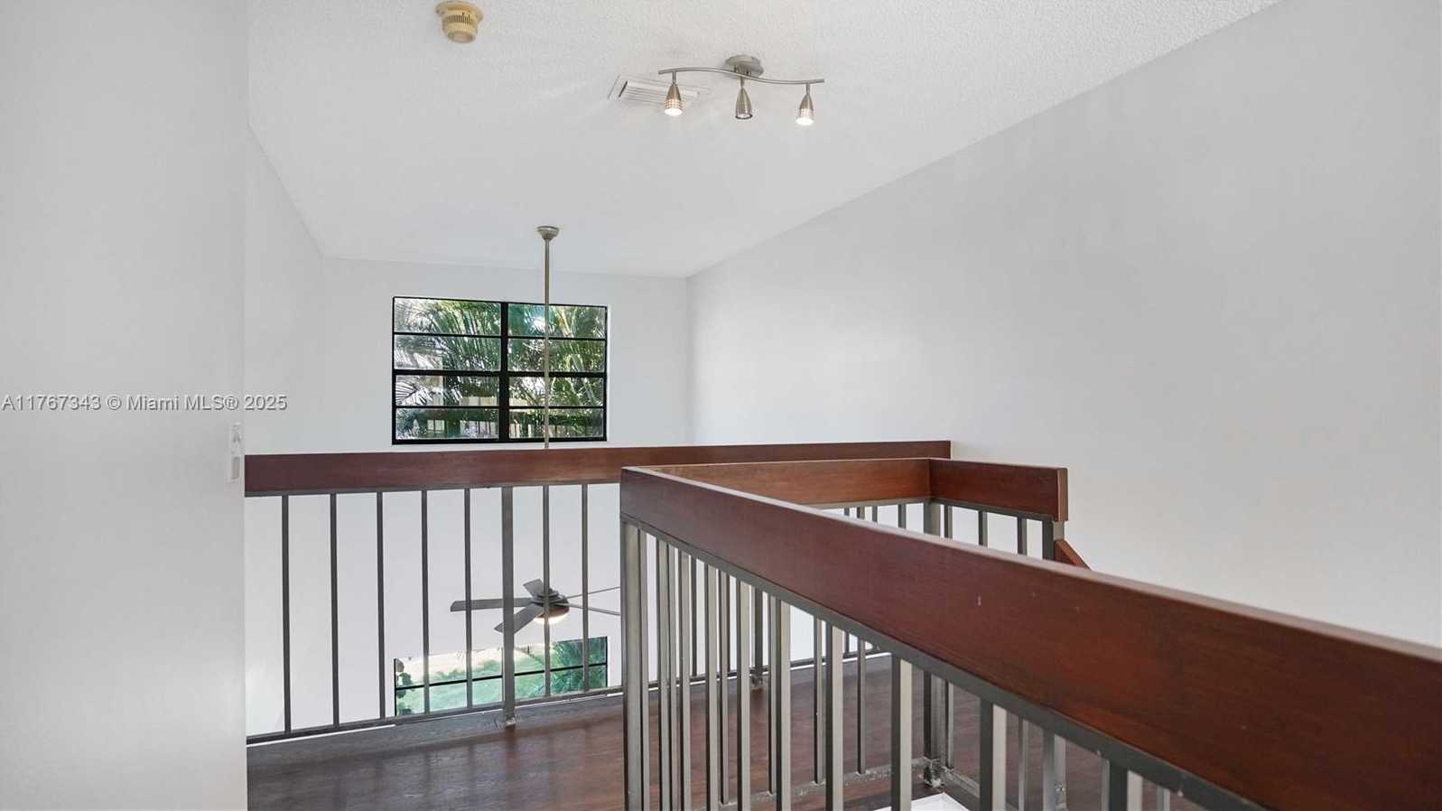 Small Image of 341 IVES DAIRY RD #341-06, Miami Number 11