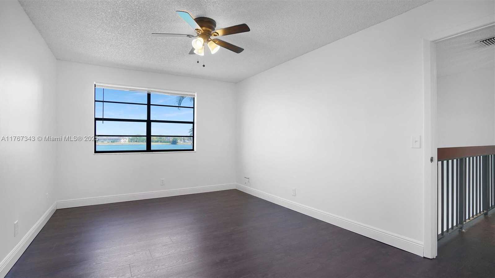 Small Image of 341 IVES DAIRY RD #341-06, Miami Number 12