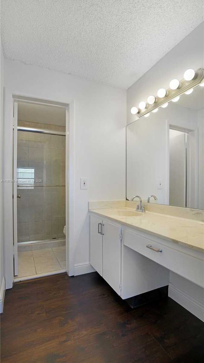 Small Image of 341 IVES DAIRY RD #341-06, Miami Number 14
