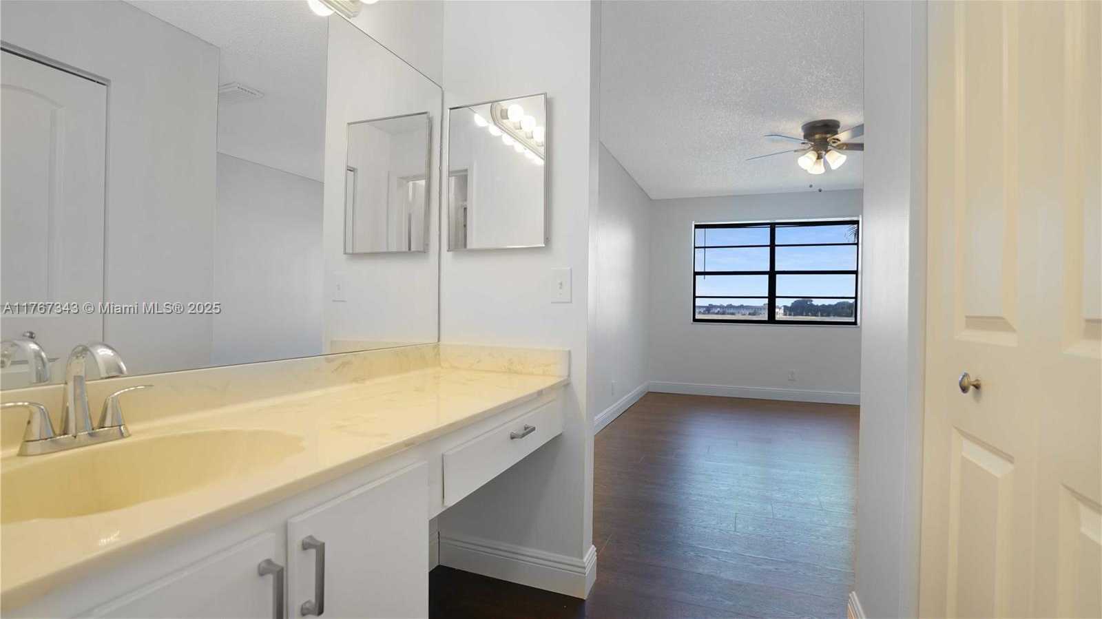 Small Image of 341 IVES DAIRY RD #341-06, Miami Number 16