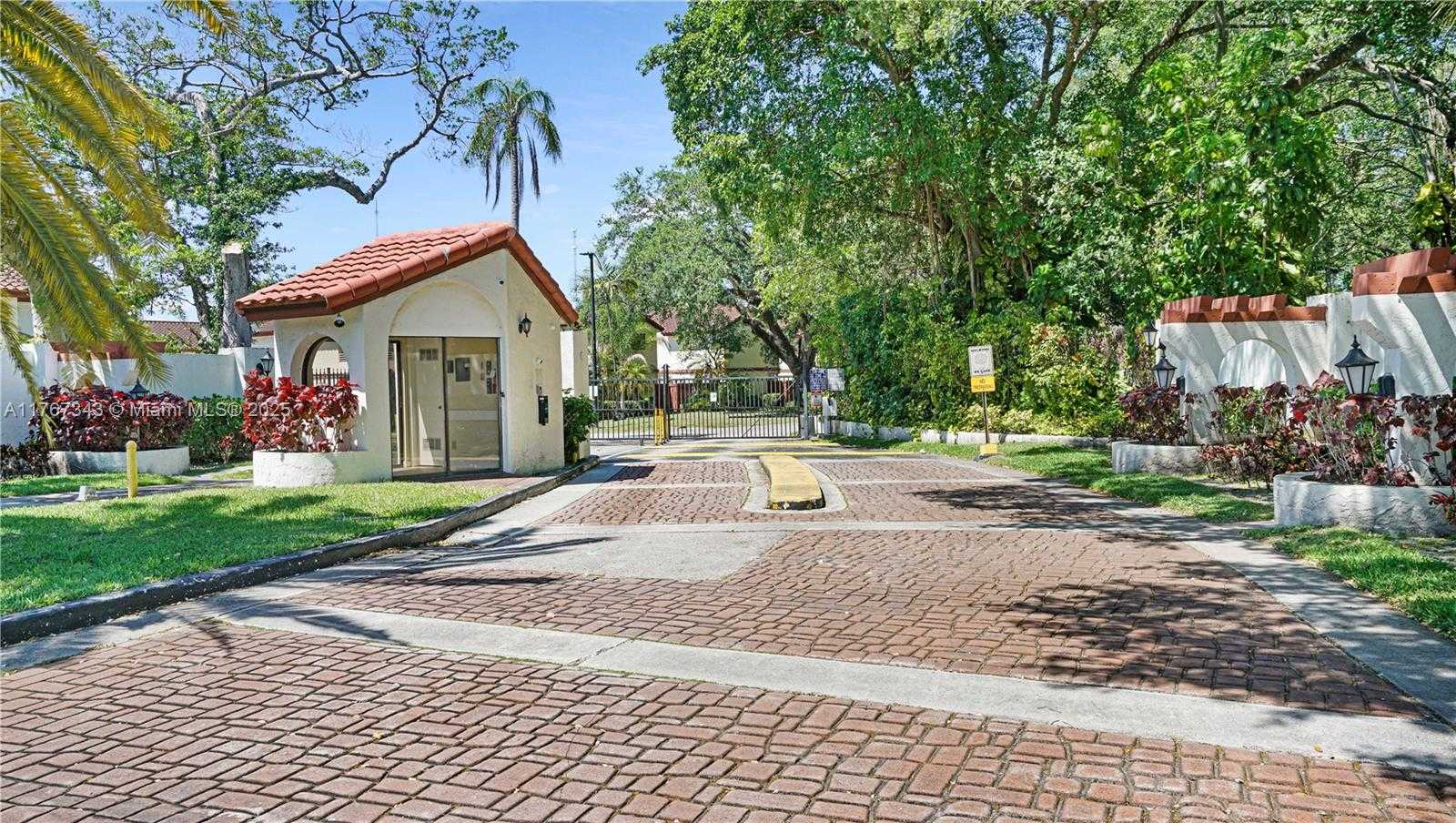 Small Image of 341 IVES DAIRY RD #341-06, Miami Number 19