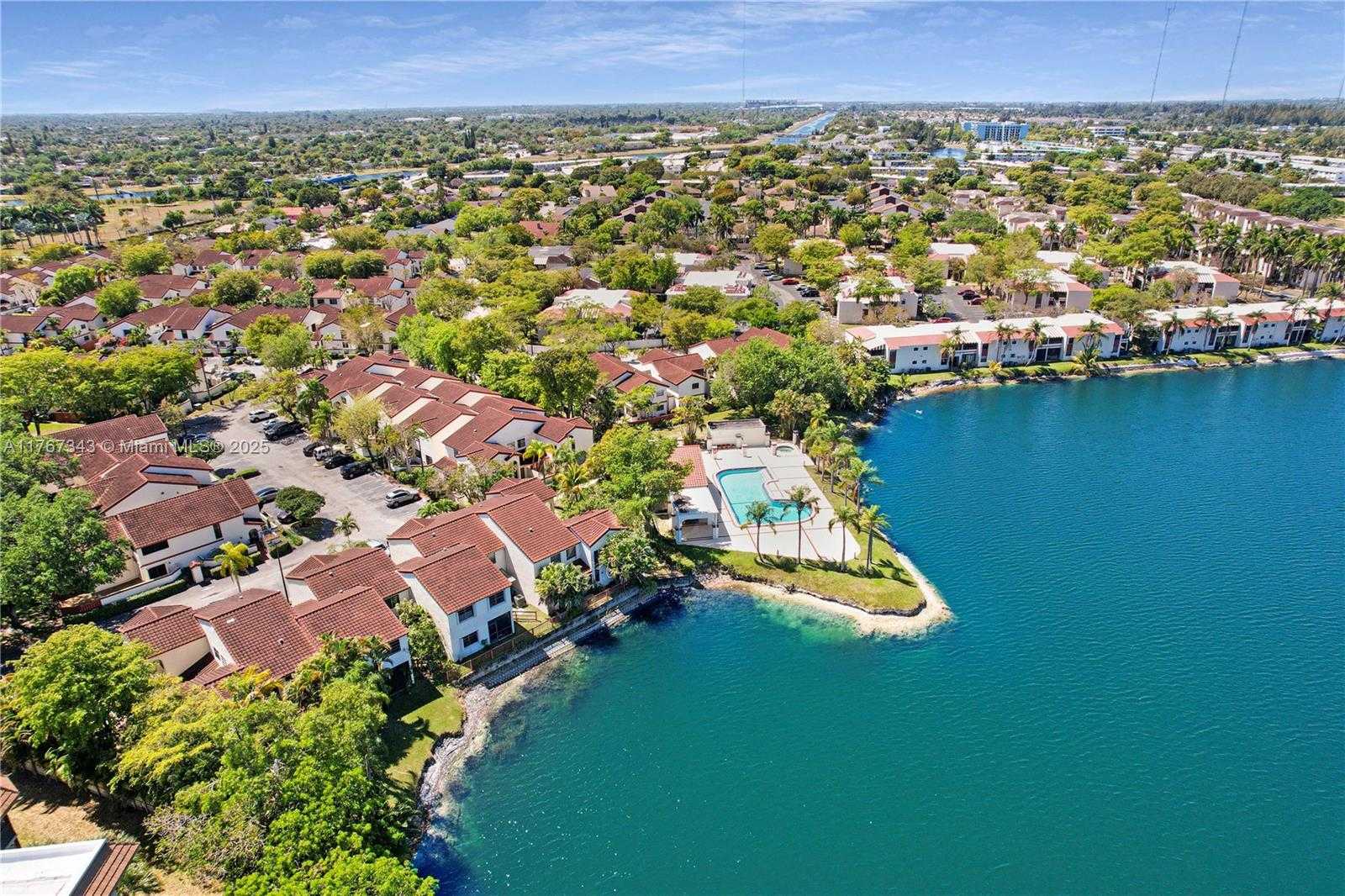 Small Image of 341 IVES DAIRY RD #341-06, Miami Number 3
