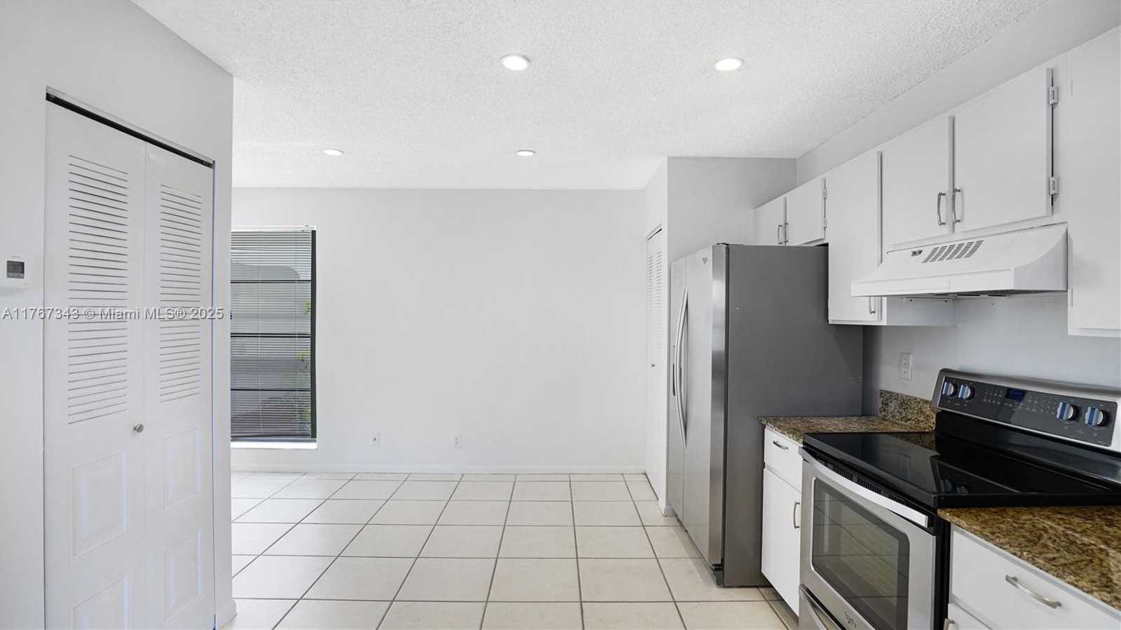 Small Image of 341 IVES DAIRY RD #341-06, Miami Number 7
