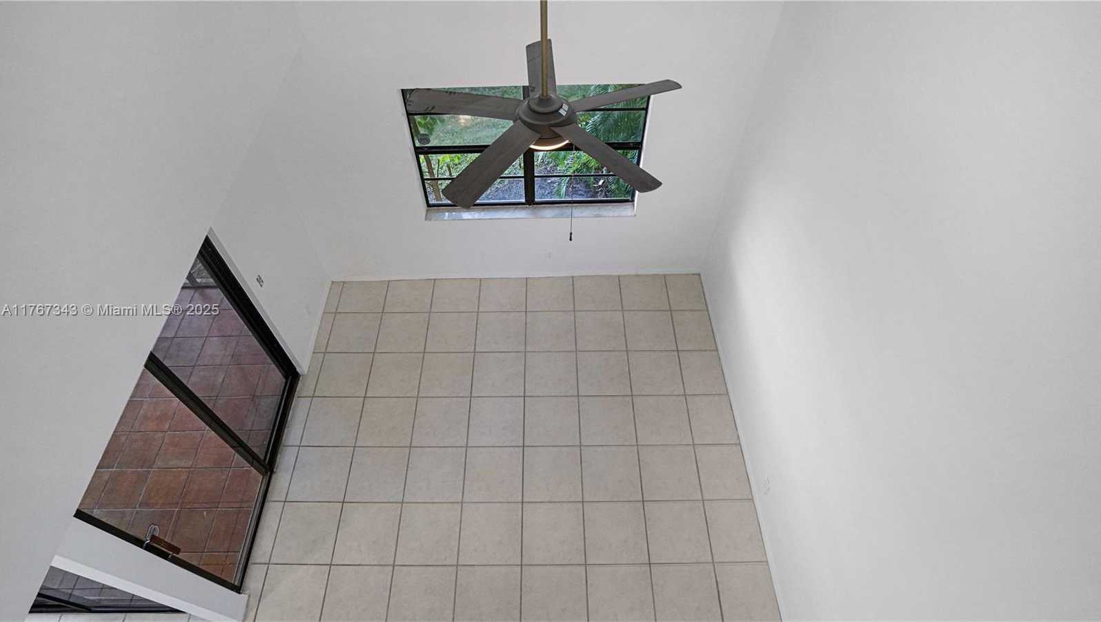Small Image of 341 IVES DAIRY RD #341-06, Miami Number 9
