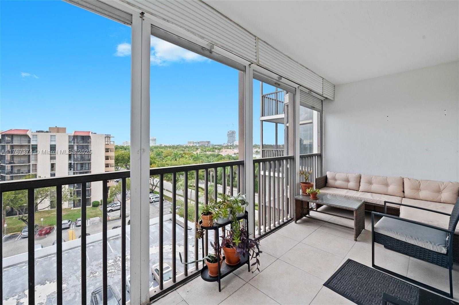 Small Image of 3375 NORTH COUNTRY CLUB DR #608, Aventura Number 11