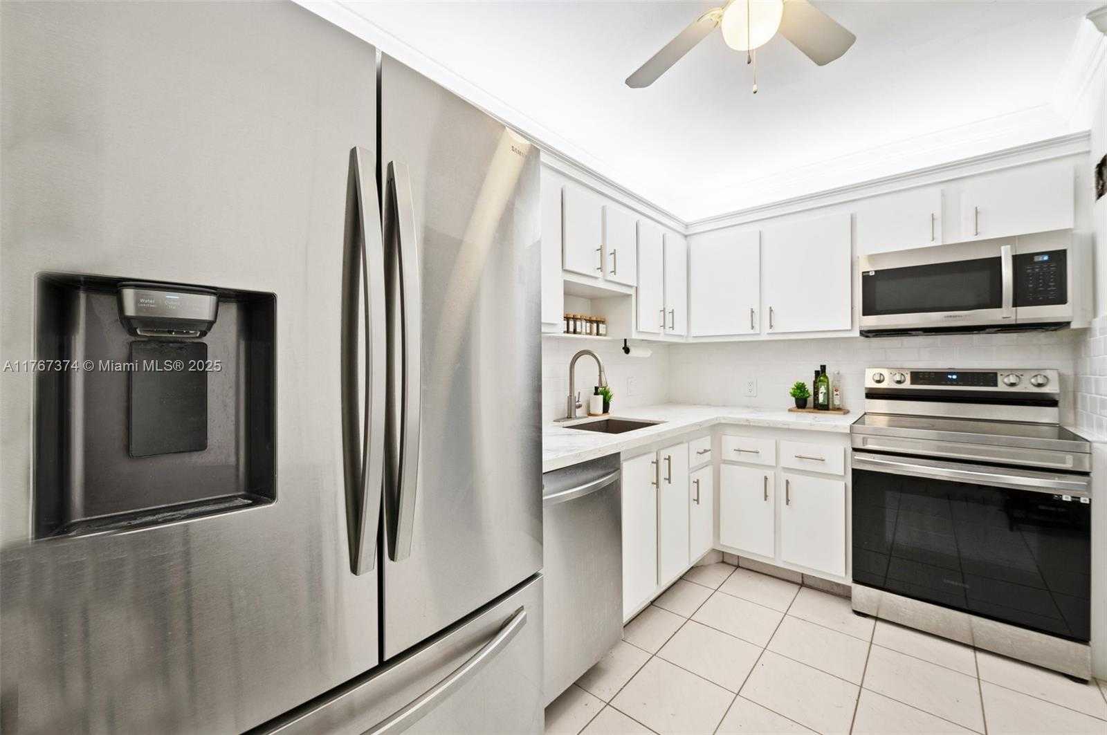 Small Image of 3375 NORTH COUNTRY CLUB DR #608, Aventura Number 14