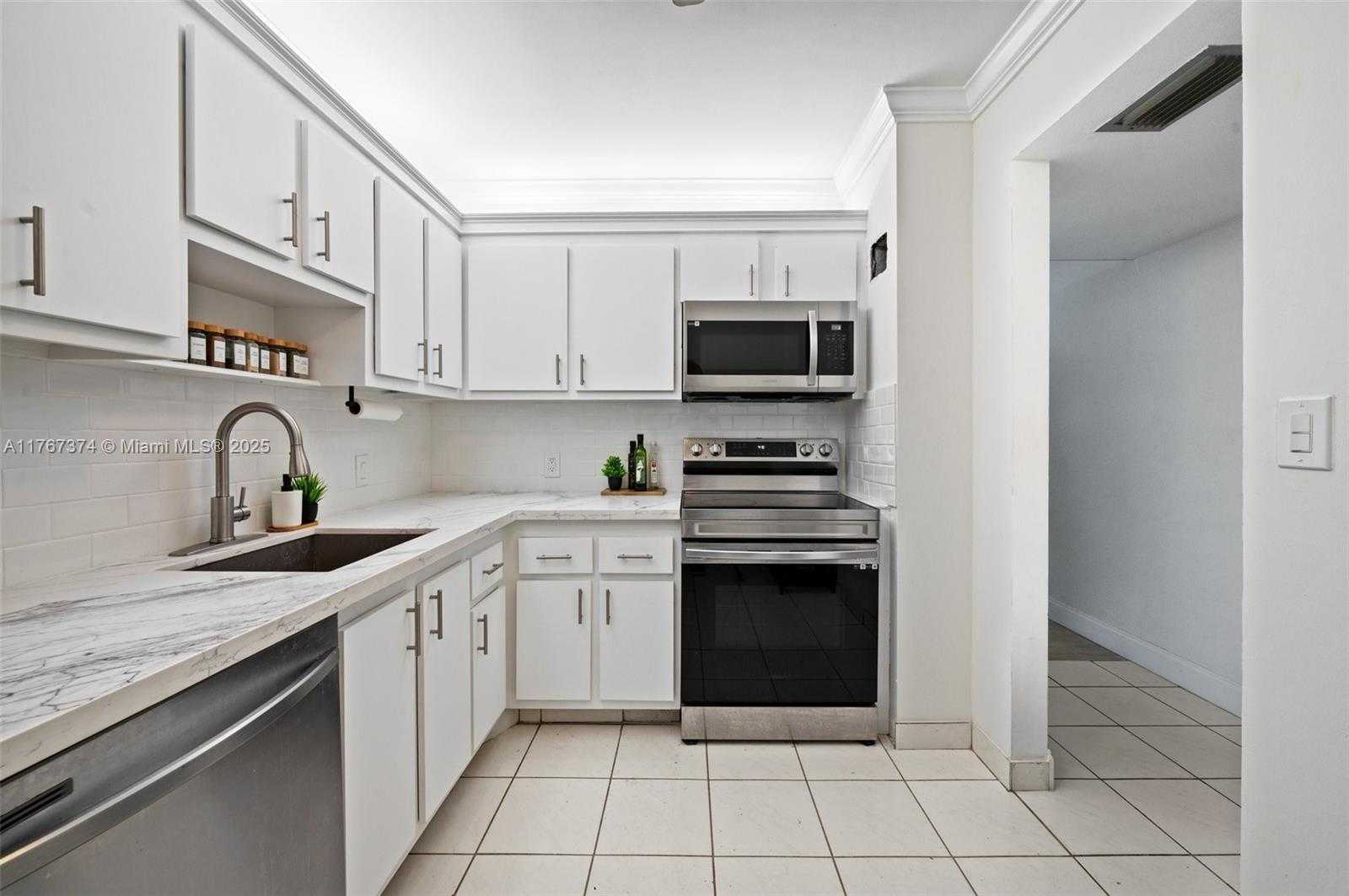 Small Image of 3375 NORTH COUNTRY CLUB DR #608, Aventura Number 16