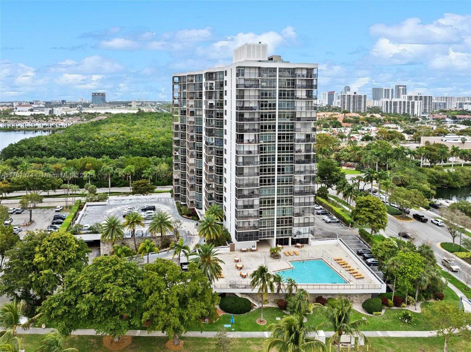 Small Image of 3375 NORTH COUNTRY CLUB DR #608, Aventura Number 2