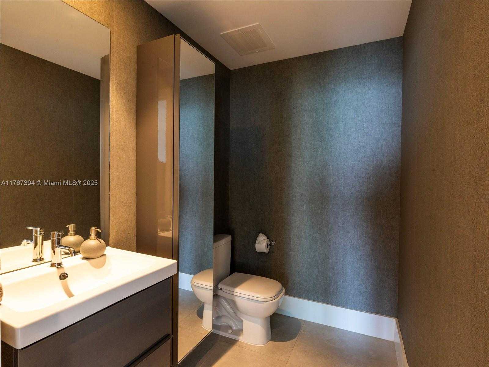 Small Image of 2900 NORTH EAST 7TH AVE #3904, Miami Number 19