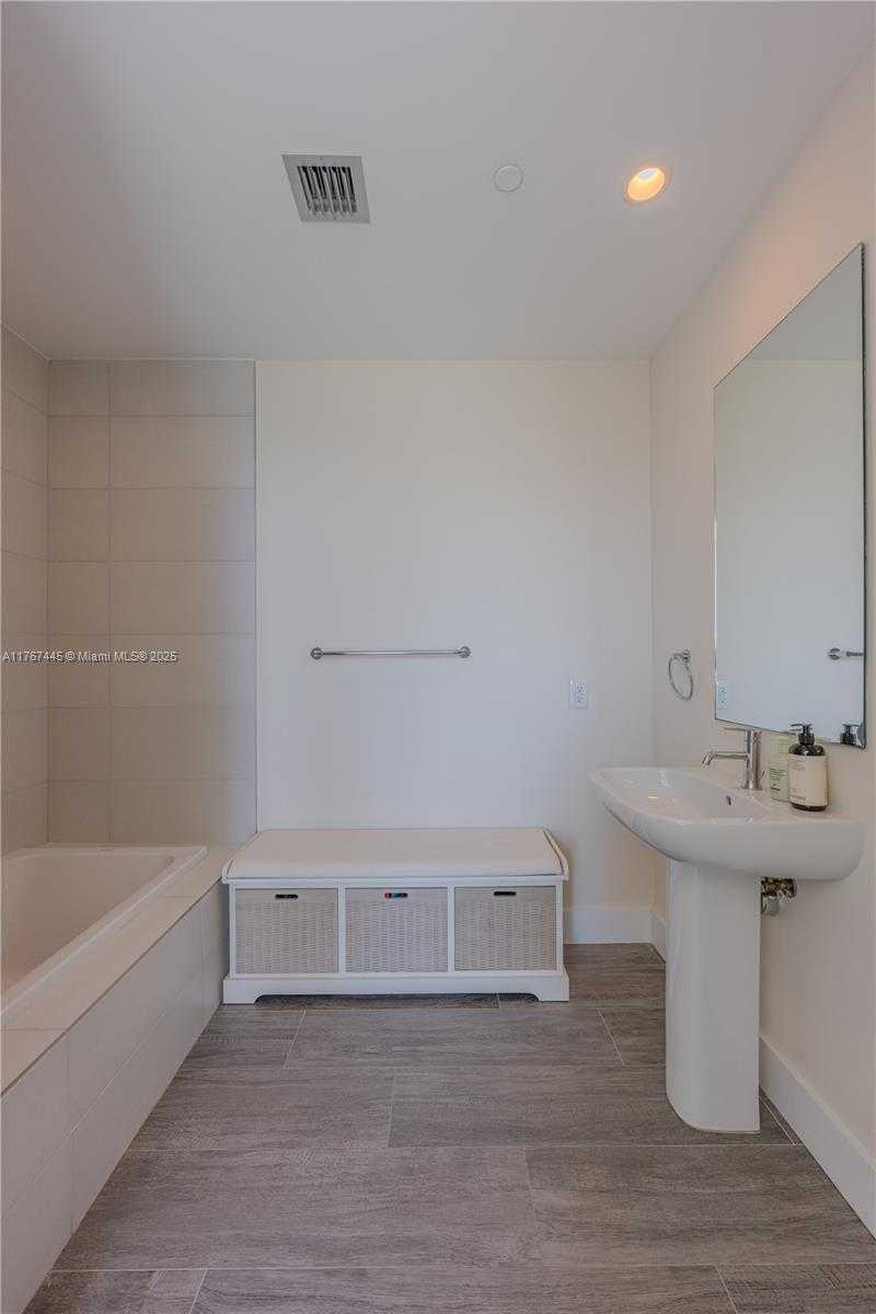 Small Image of 2900 NORTH EAST 7TH AVE #2407, Miami Number 12