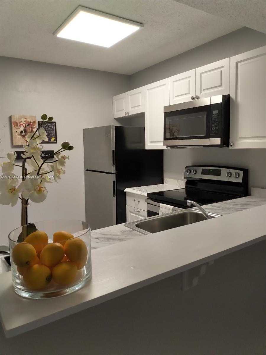 Small Image of 16465 NORTH EAST 22ND AVE #114, North Miami Beach Number 2